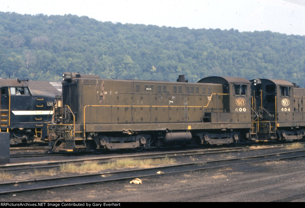 MGA S12 #400 & #404 - Monongahela RR